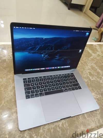 Macbook pro 2017 i7  16gb ram 15.6inch