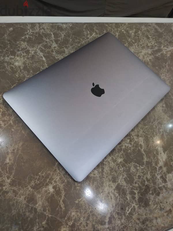 Macbook pro 2017 i7  16gb ram 15.6inch 1