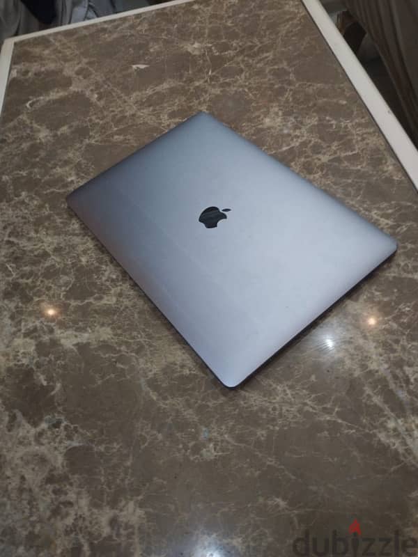 Macbook pro 2017 i7  16gb ram 15.6inch 2