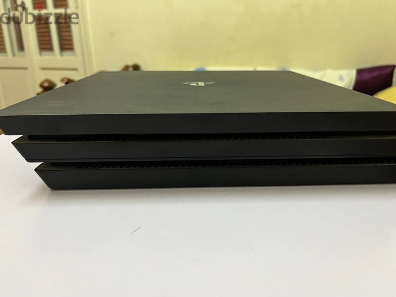 playstation 4 pro perfect condition 2