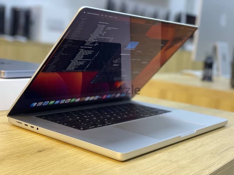 MacBook Pro M2max 16inch 0