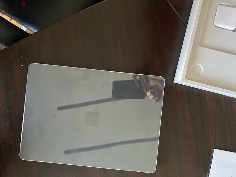 Macbook Air with Apple M3 chip (2024) 1