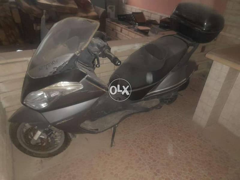 اسكوتر ابريلا apprila موديل2005 سعه 500 cc محتاج بطاريه وبعض الاكسسوار 0