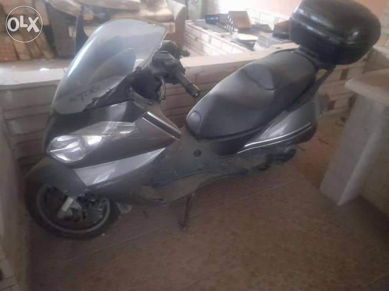 اسكوتر ابريلا apprila موديل2005 سعه 500 cc محتاج بطاريه وبعض الاكسسوار 6