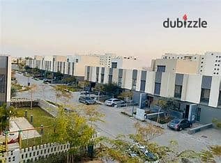 Townhouse for sale 220m 4 bed + nany room prime location Al Burouj Compound, El Shorouk City