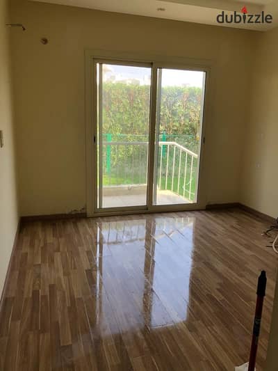 Ground floor apartment with garden for sale, distinguished view, super deluxe finishing, air conditioners in The Address Compound