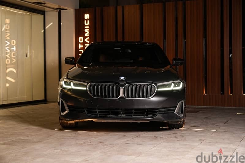 2023 BMW 520i Luxury Line (35,000 Km) 0