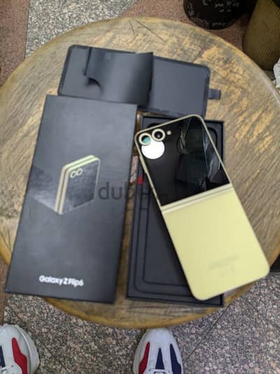 Galaxy Z Flip 6 256/12G Gold جديد