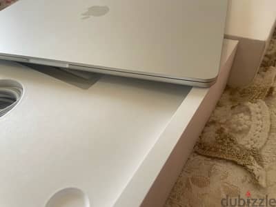 Macbook Air M2 15 Inch 512GB جديد تماما بدون ولا خدش بكل حاجته