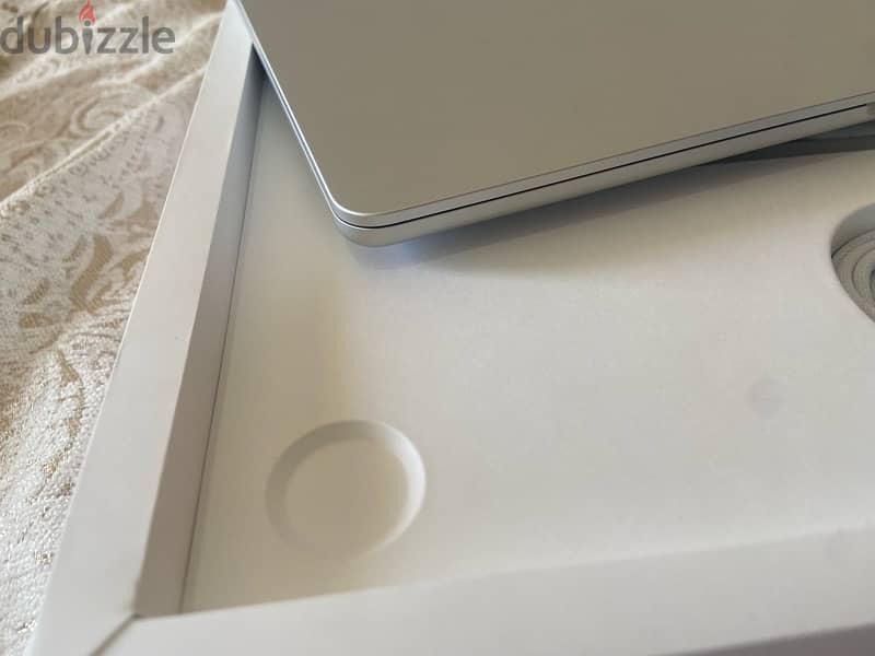 Macbook Air M2 15 Inch 512GB جديد تماما بدون ولا خدش بكل حاجته 1