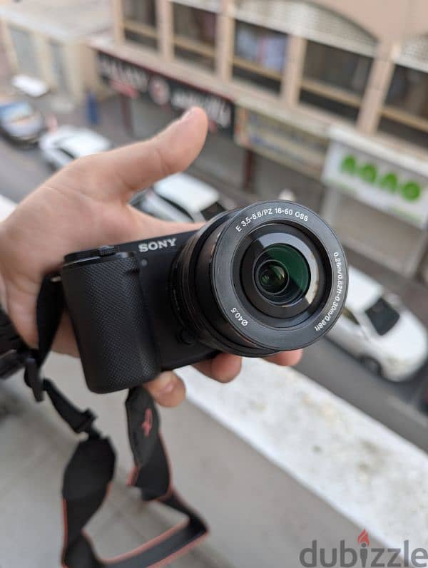 Sony ZV-E10 mirrorless camera 8