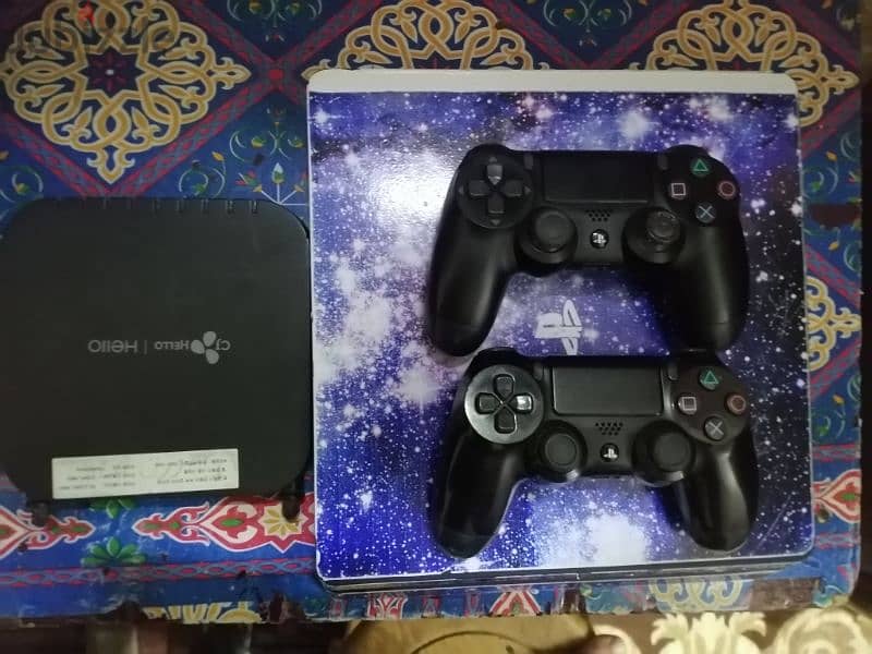 بلايستيشن 4 حالة ممتازة معدل للبيع . Ps4 2