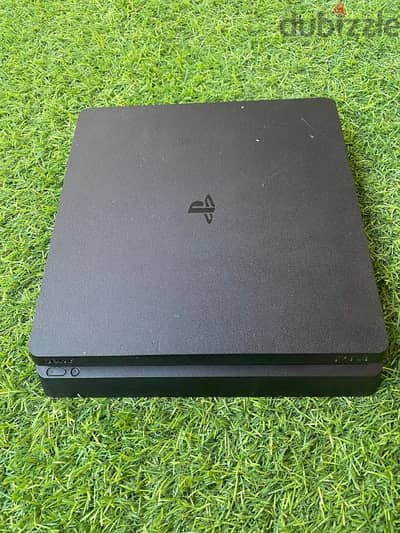 playstation 4 slim مستعمل بحالة جيدة GB500