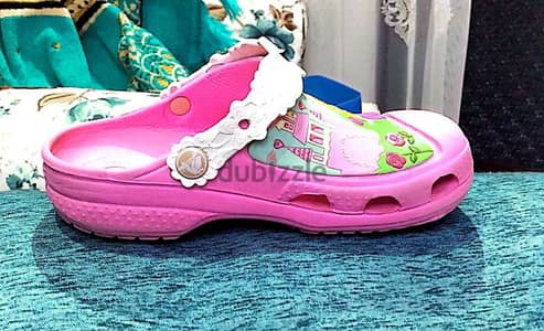 Crocs. . . . sizeJ2. . . . 33. . . . 34