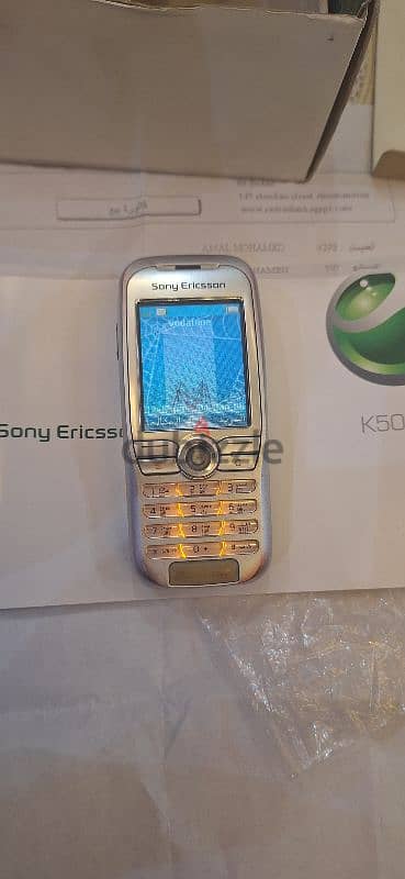 بحاله مميزه جدا  بالعلبه ericsson k500i 2