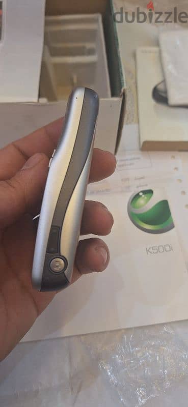 بحاله مميزه جدا  بالعلبه ericsson k500i 7