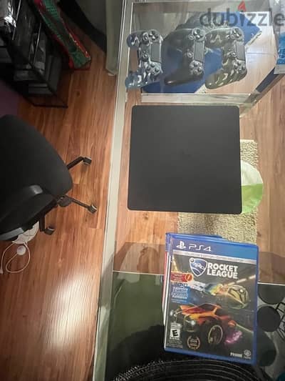 Ps4 with 4 controller and 14 games