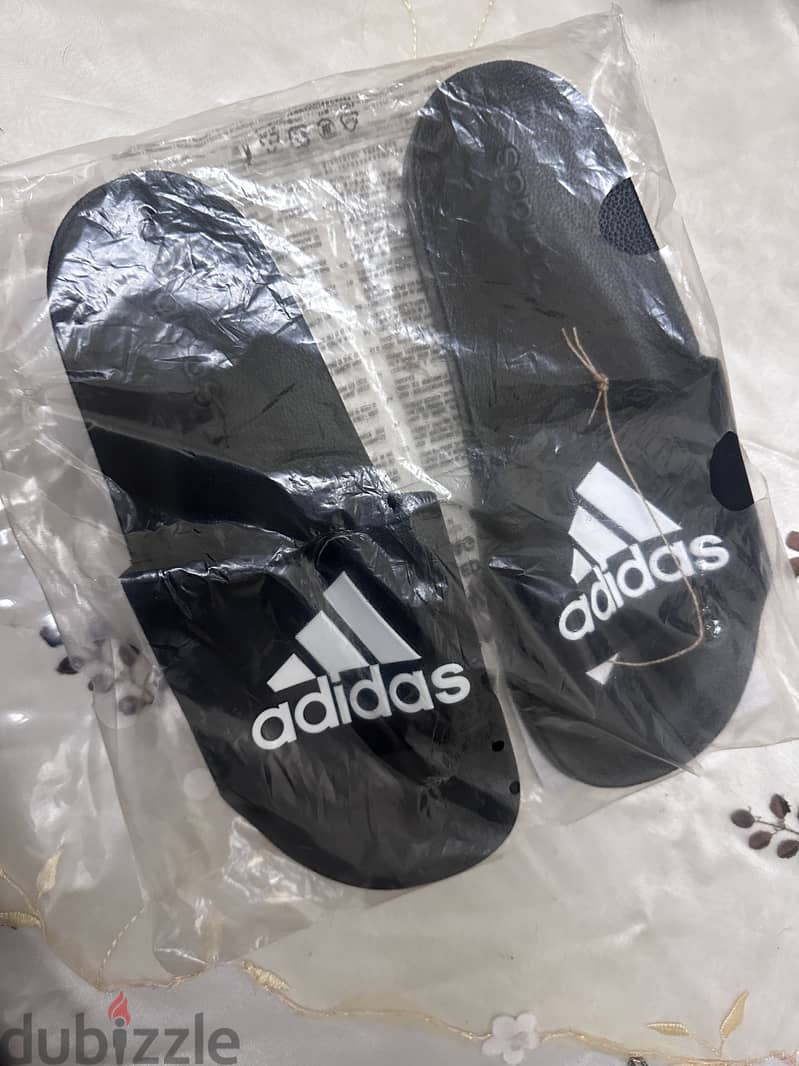 Adidas slides size 43 شبشب اديداس مقاس 43 2