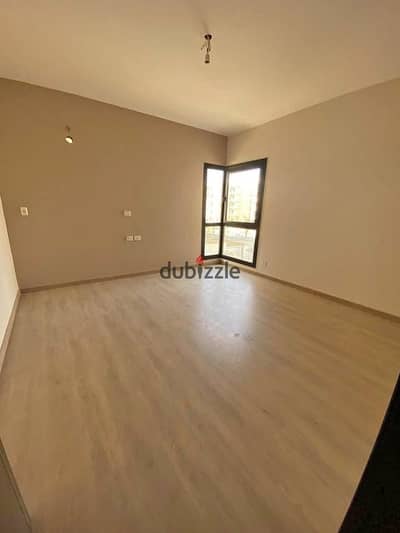 In the Fifth Settlement, an apartment of 140 square meters is for sale, fully finished, with immediate delivery, a 15% down payment and a 30% discount