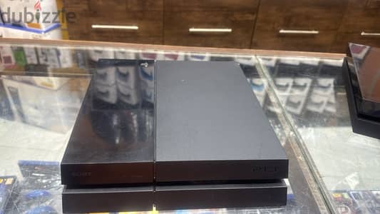 PS4 fat playstation used like new + 2 controller + 10 games free