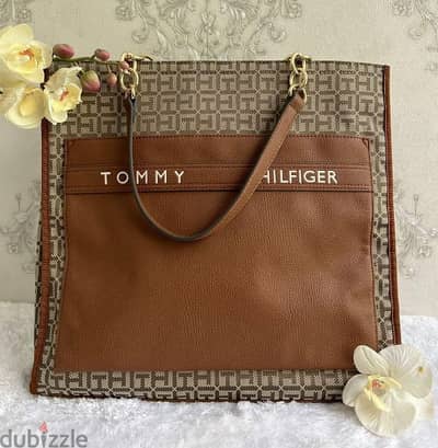 باج Tommy Hilfiger