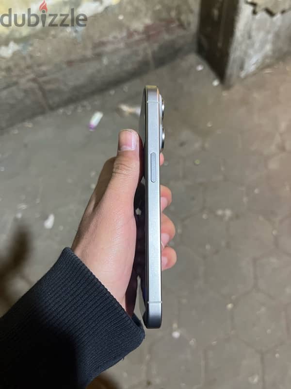 iphone 15 pro natural titanium 4