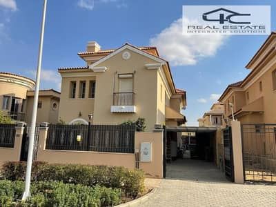 In prime location villa stand alone 375 m fully finished for sale with under price in market in compound Hyde park new cairo