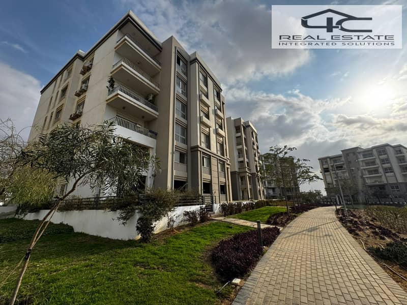 For sale with the lowest down payment, apartment 191m prime location view landscape and swimming pool with installments in Hyde Park new cairo 0