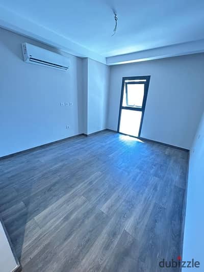 Resale apartment, fully finished and ready to move, for sale at less than the company, in the heart of Sheikh Zayed