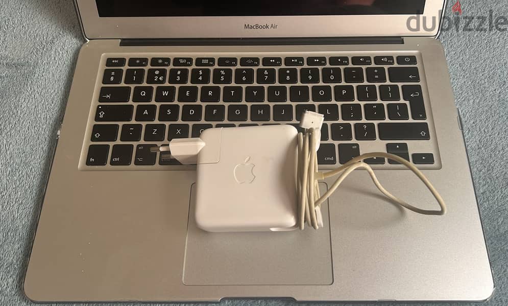 MacBook Air 2013 , 13 inch , HDD 128 , 4 RAM (Can be 8GB), core i5 3