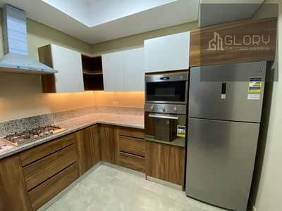 شقة متشطبة بالكامل بالمطبخ والتكييفات 140متر للإيجار في V residence Villette شركة سوديك وبأقل سعر