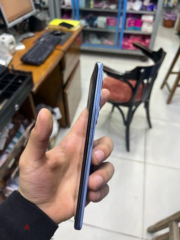 vivo 27 5 g 256 كسر زيرو معاه كل حاجتوو 1