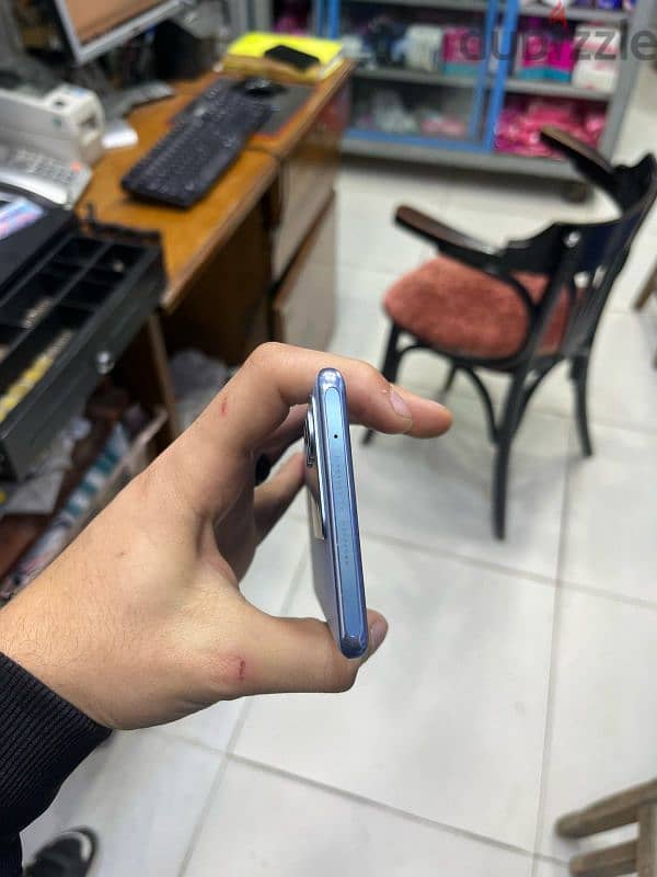 vivo 27 5 g 256 كسر زيرو معاه كل حاجتوو 5