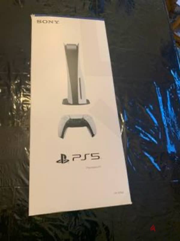 Ps5 نسخة cd زيرو استخدام 10 ايام عليه لعبتين 3