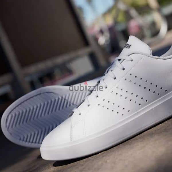 adidas advantage shoes white بعلبته والتيكت مقاس ٤٣ 1