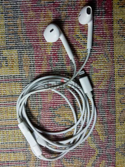 سماعة ايفون اوريجينال حالة ممتازة Apple original Headphones