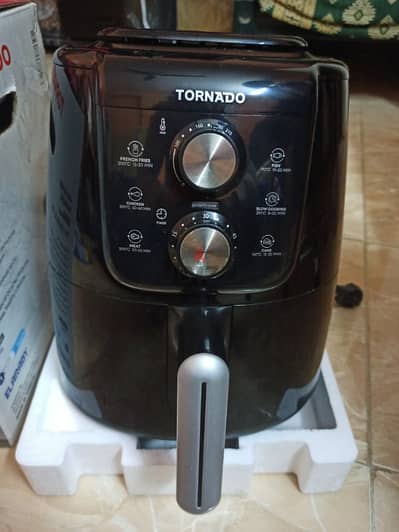 TORNADO Air Fryer  1550 Watt 4 Liter Manual Control Black