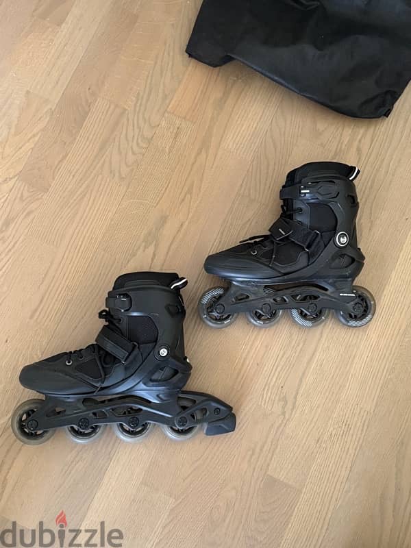 Decathlon black roller blades 1