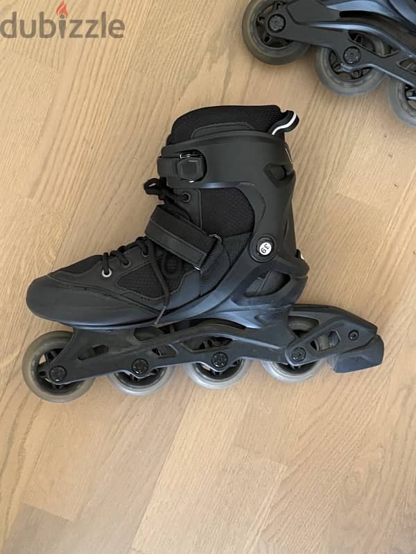 Decathlon black roller blades 2