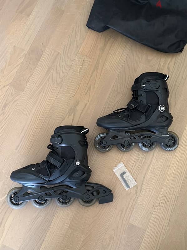 Decathlon black roller blades 3