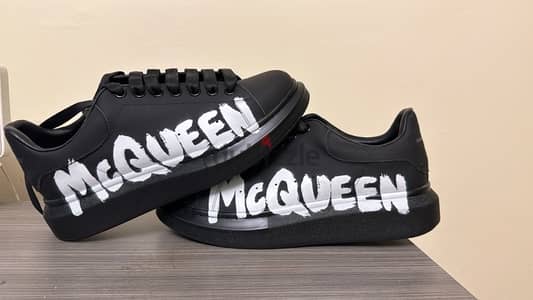 alexander mcqueen black grafiti