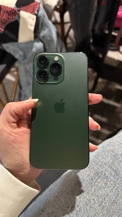 iphone 13 pro بعلبته