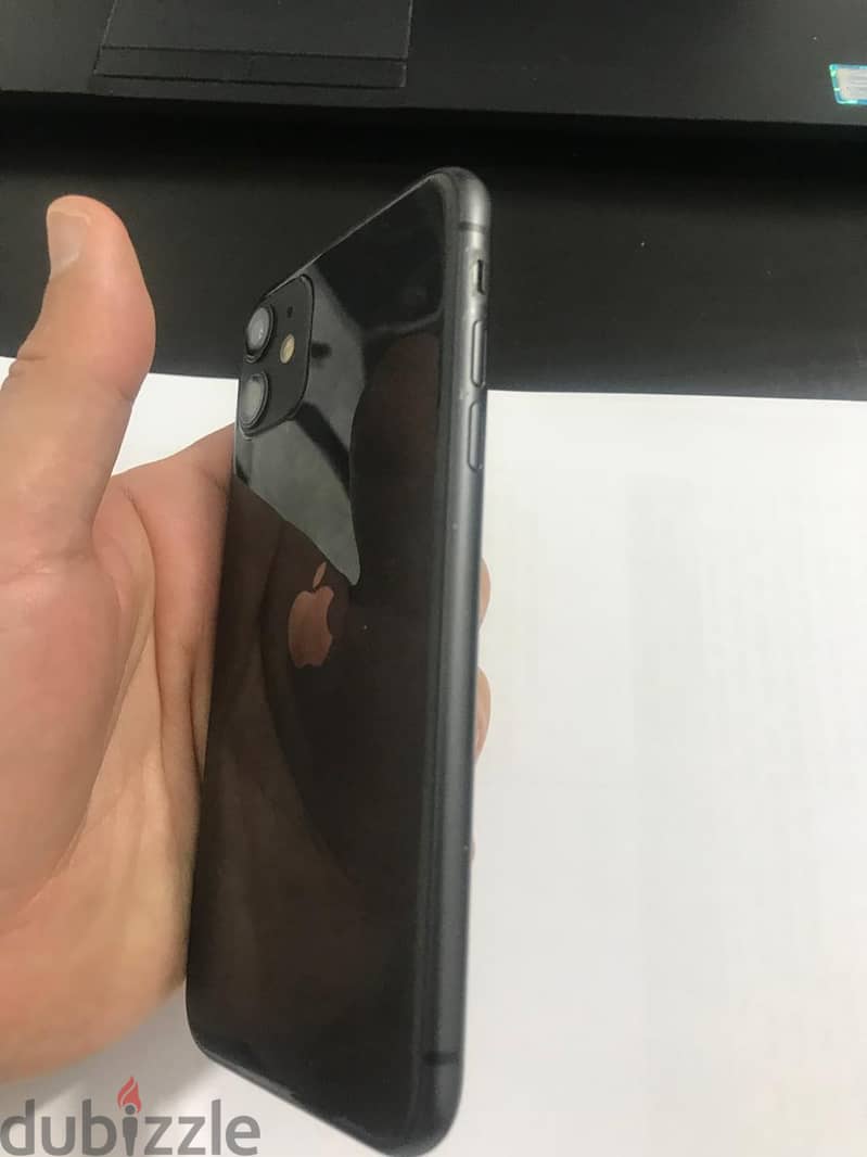 iPhone 11 - 64 GB - Black 3