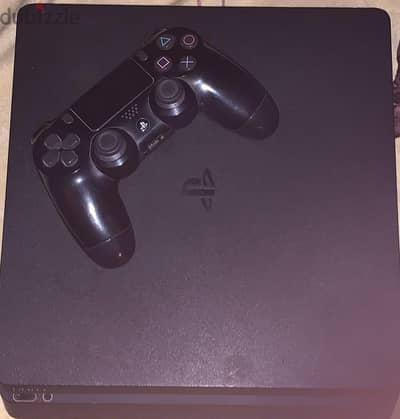 Playstation 4 Slim, mint condition, 6 offline games, 1 joystick