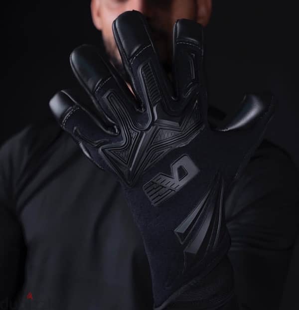 Goalkeeper gloves. 1