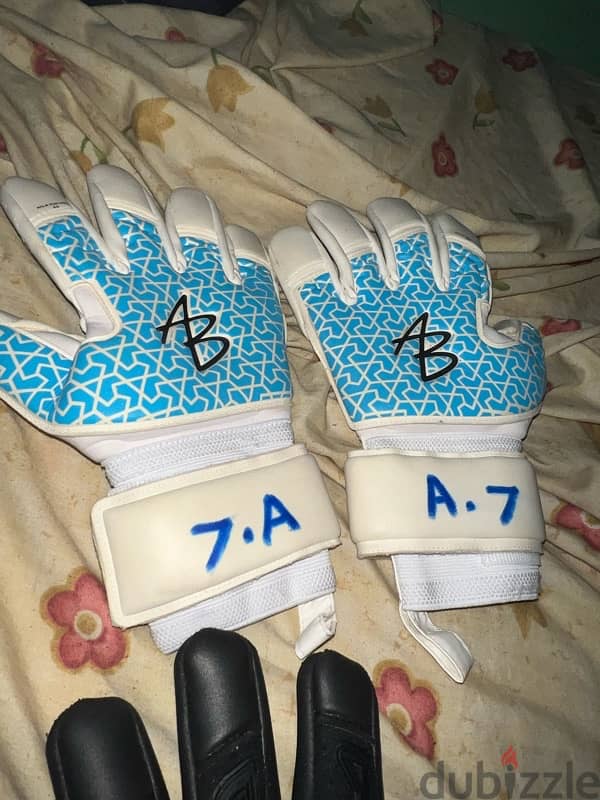 Goalkeeper gloves. 5