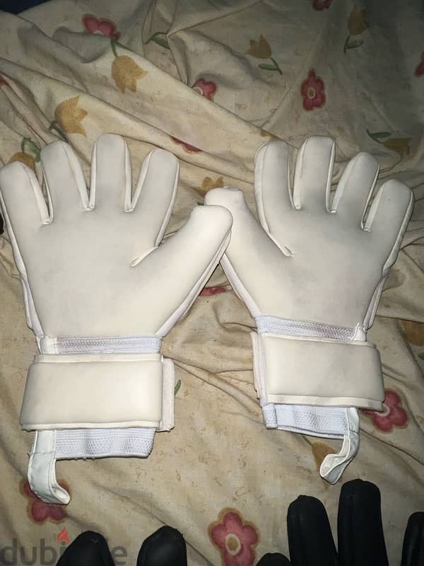 Goalkeeper gloves. 6