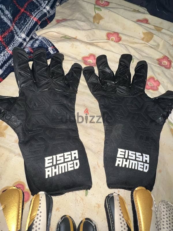 Goalkeeper gloves. 7