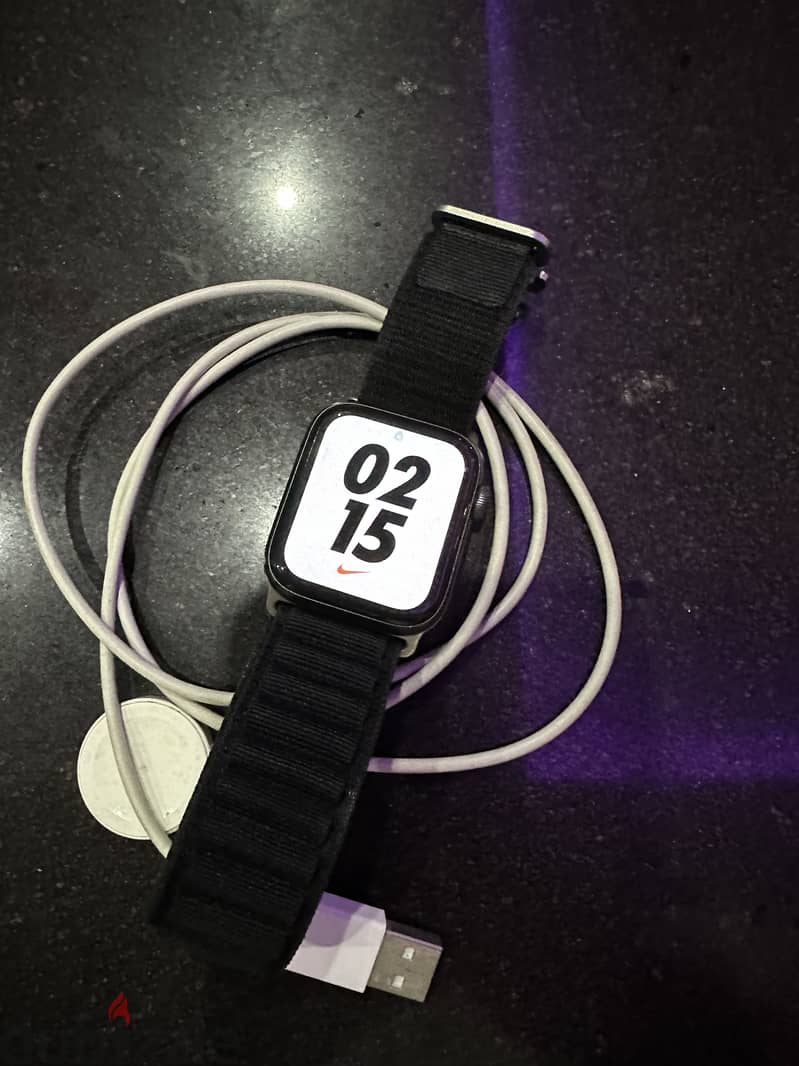 Apple Watch Series 6 44mm (GPS + Cellular) Nike Edition 0