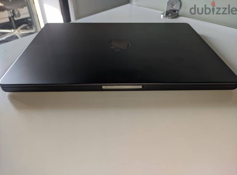 MacBook pro 14 m3  never used and never charged 7